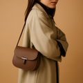 Compacte crossbodytas met tijdloos design voor dames | Yara